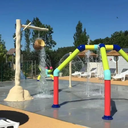 Kemping Zecamping 4 Etoiles Familial Espace Aquatique Locatif Tv 29m2 4 Pers 4*